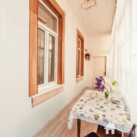 On Derybasivska 19 Hotel *